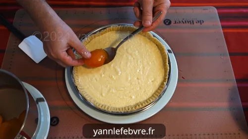 Poire amandine tart revisited: recipe with summer fruits, apricots