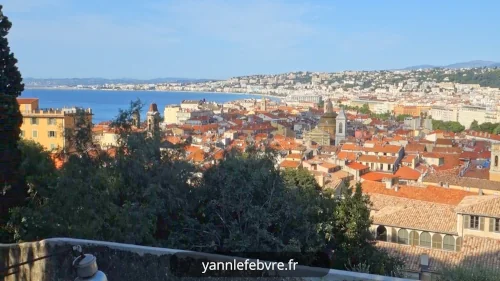 View of the old town from Allée François Aragon opposite the cemeteries of the Château de Nice