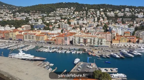 Plunging view of the port of Nice from the "east" viewpoints of the Château de Nice.