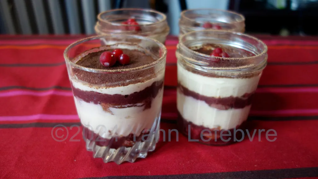 You are currently viewing Fruit tiramisu (cherries)